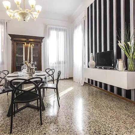 Rialto Design Boutique R&r *