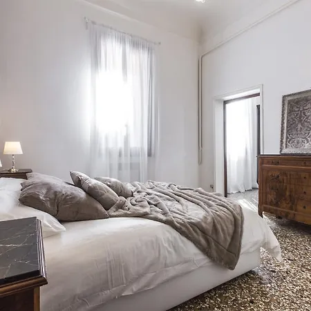 Rialto Design Boutique R&r *